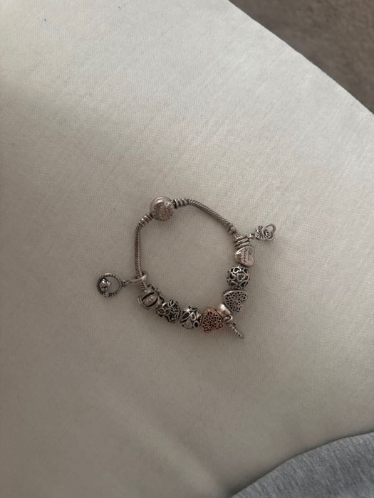 Гривна с талисмани  Pandora