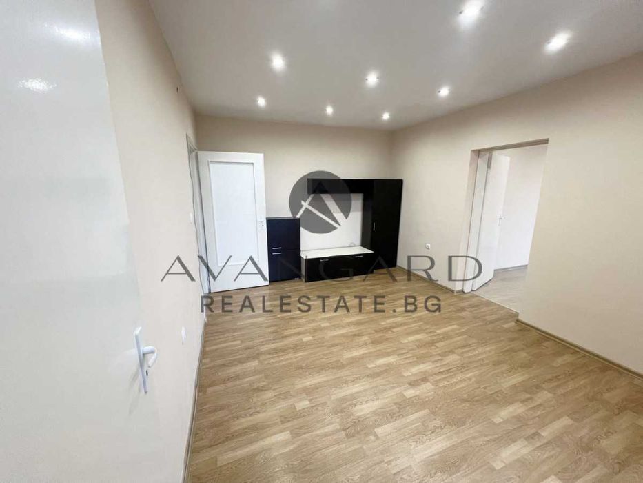 оф.24166 Двустаен с три отделни стаи/ Изгрев