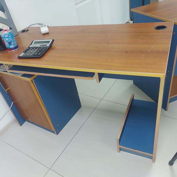 Офисная мебель в отличном состояним