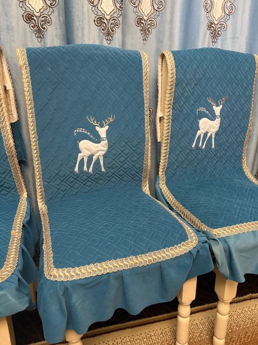 Стол стулья для гостиной