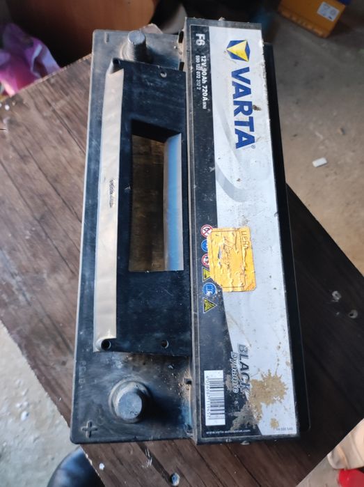 Продаем аккумулятор 90 ампер VARTA