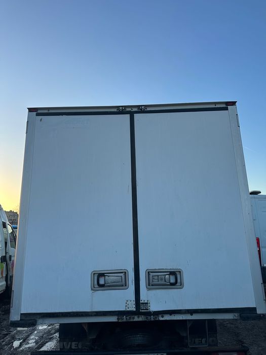 Продавам хладилен фургон от ивеко дейли