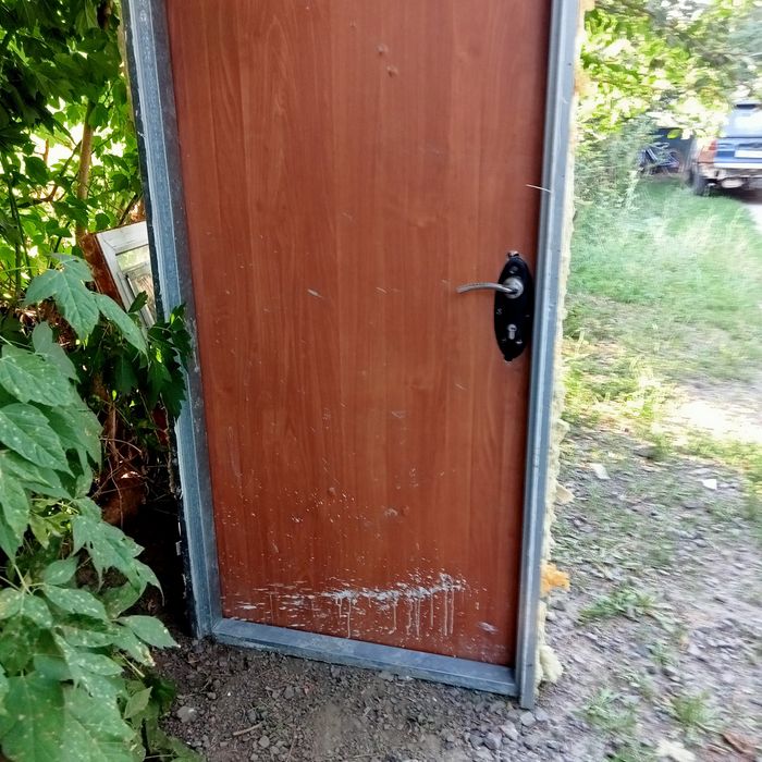 Дверь продам входную