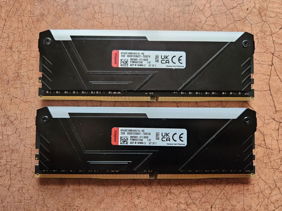 Kit RAM 2x 8GB DDR4 3200Mhz Kingston FURY RGB