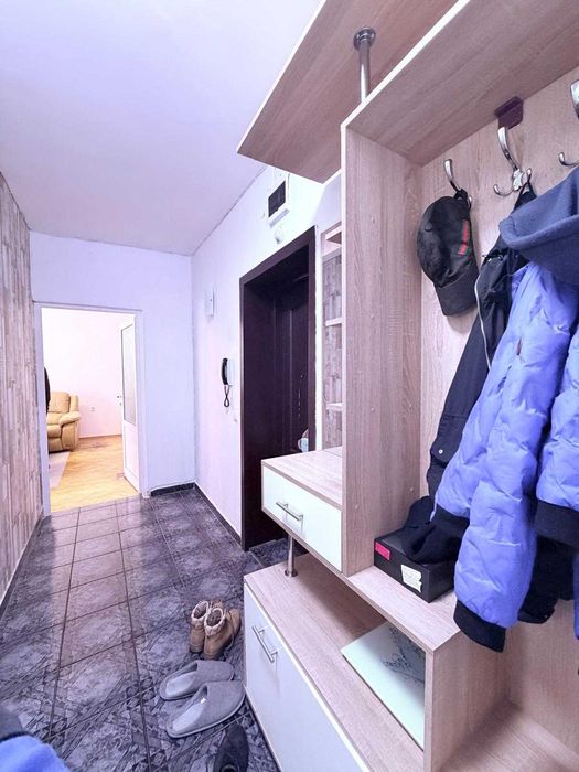 Тристаен тухлен до Гранд МОЛ