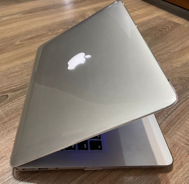 MacBook air 13-inch Early (2015)