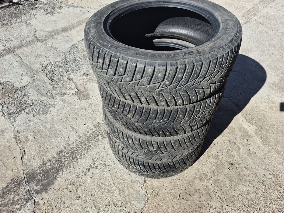 Продам зимние шины 215 55 R17 в хорошем состоянии ,один сезон прошёл.