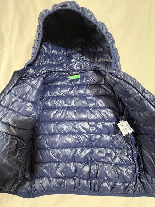 Продам б/у куртку на девочку Benetton