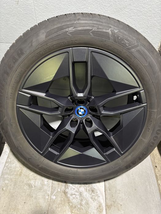 Jante BMW IX I20 AeroDynamic In Frozen Midnight Grey Style 1002 M echipare de iarna R20