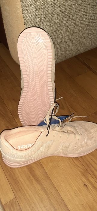 Кроссовки женские размер 38