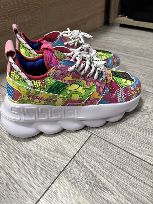 Versace chain reaction