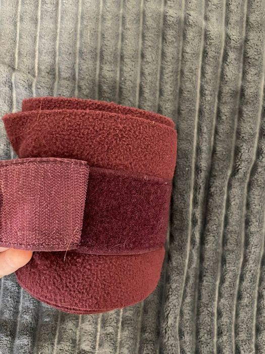 Бинты для лошади в бордовом цвете