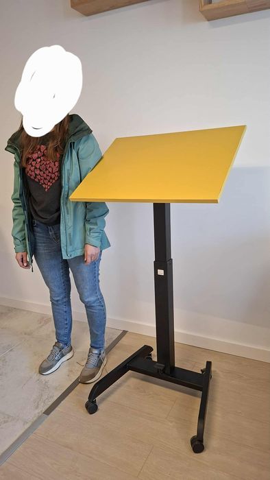 Продавам маса. RFG за презентации ,разтегателна маса