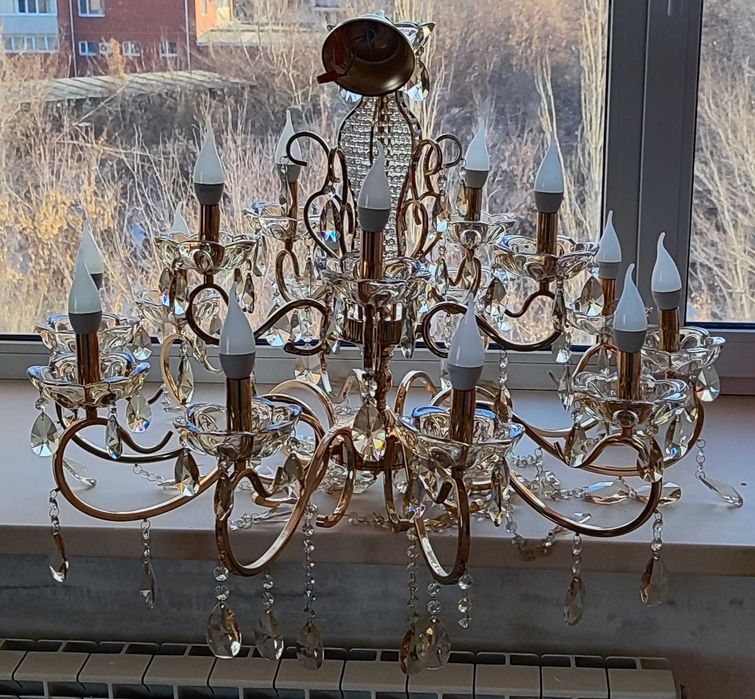 Люстры и бра настенные