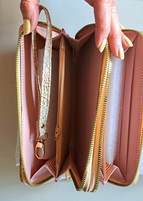 Нов! Дамски портфейл с много прегради и отделение с цип за монети