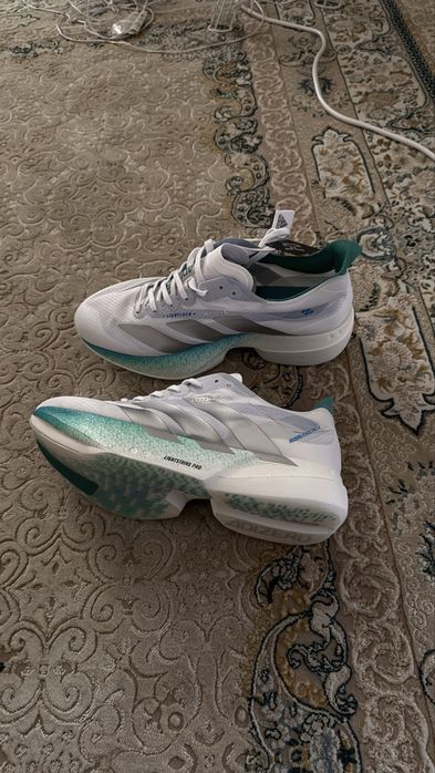 Беговые кроссовки adidas