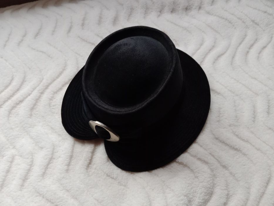 Продавам шапки за сезона