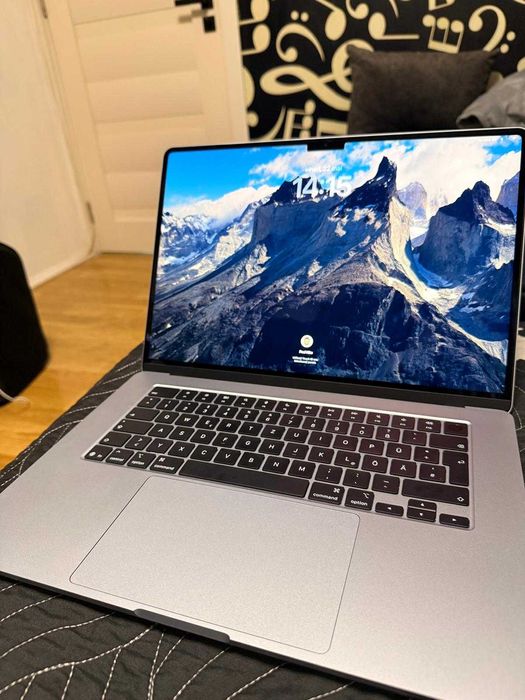 macbook air 15 m4 24gb - Laptopuri oferte online | OLX.ro