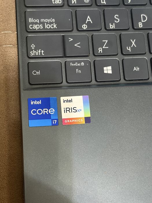 Asus Zenbook UX425E 16GB Ram 512SSD Intel i7-1165G7