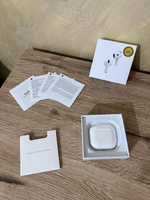 Air Pods 4 originale, cu noise cancelling si incarcare magsafe