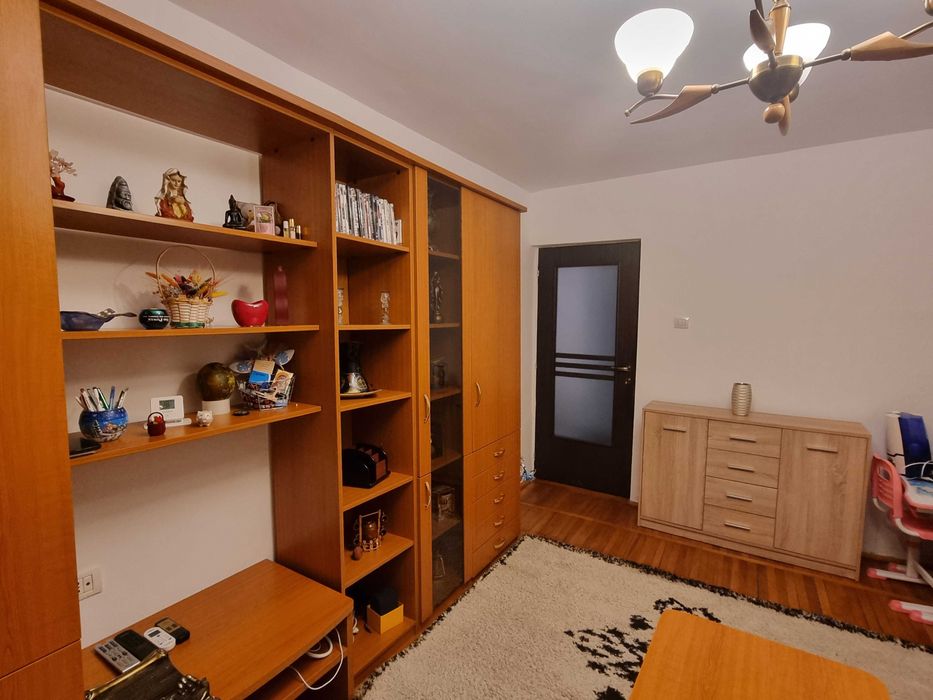 Inchiriez apartament 2 camere, Resita, zona Lunca, langa Politie