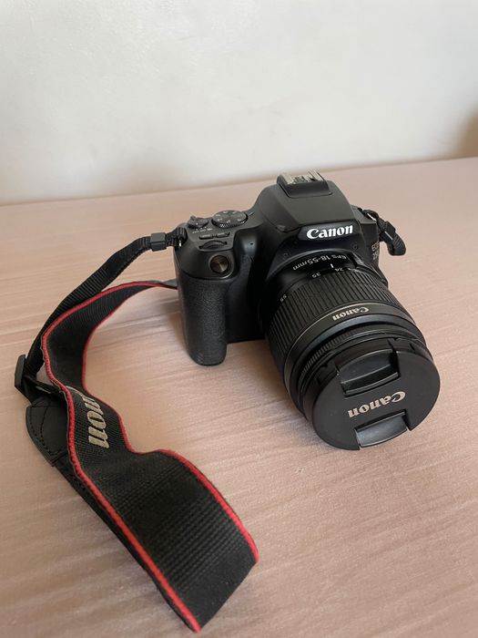 Aparat foto Canon EOS 250D