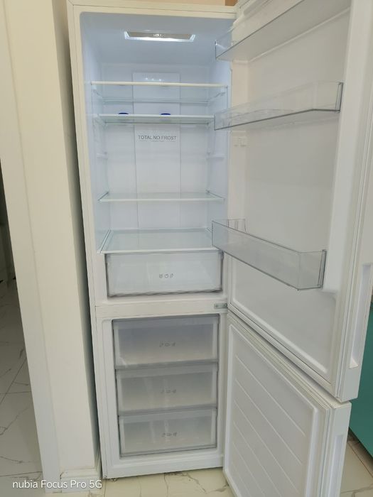 Холодильник Haier.