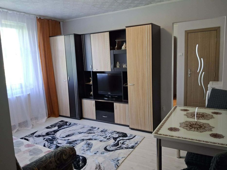 Închiriez apartament 2 camere complect utilat si mobilat — fotografia 1