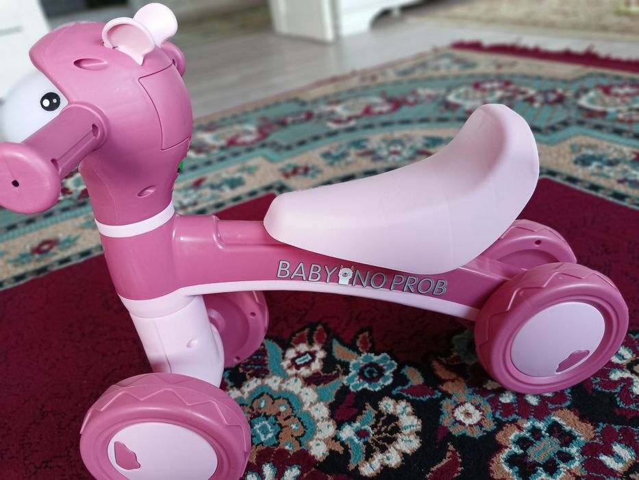 Продам беговел толокар