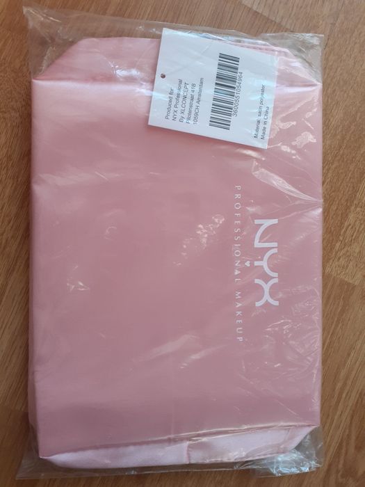 Geanta machiaj/produse igiena nyx