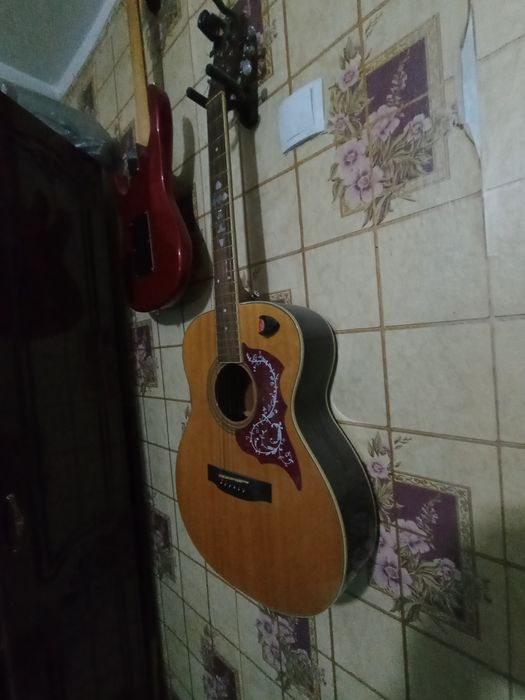 Акустическая гитара