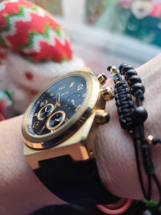 Ceas police negru auriu