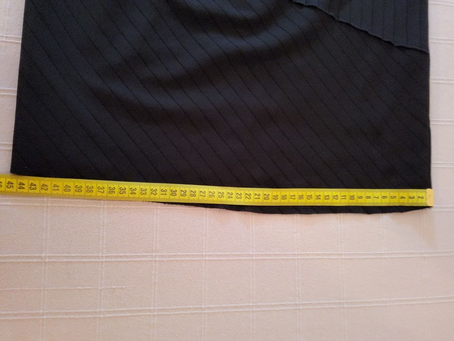 Черна рокля MANGO размер L с къс ръкав