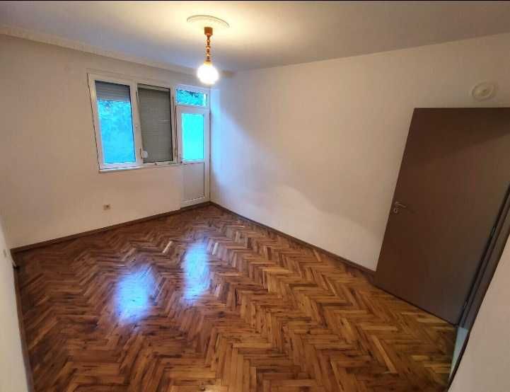 Дава се под наем Четиристаен апартамент в Бургас, Център - 120 кв.м за 375 € - Снимка #2