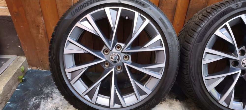 Set Roti Jante Iarna 18" Originale Skoda Superb 3 & 4, Dofida, Anvelope Bridgestone 235/45 R18