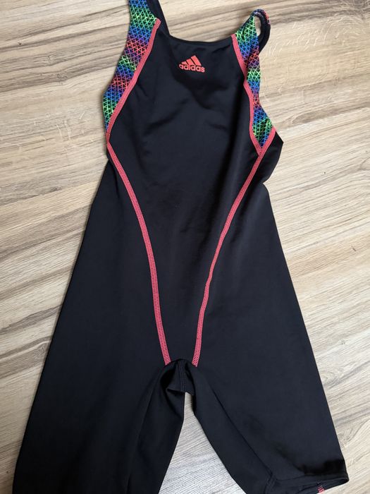 Оригинален професионален Баски костюм Adidas 11-12 г !