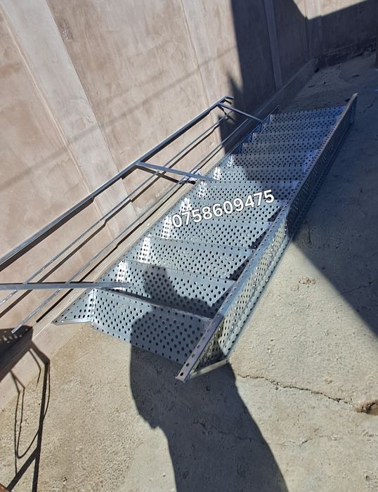 Scări metalice zincate