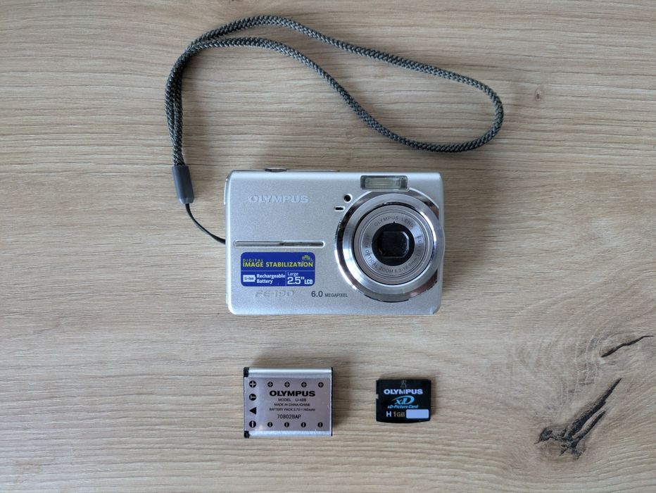 Olympus FE-190 РЕТРО СНИМКИ Стил Y2K (Year 2000) Дигитален Фотоапарат КАТО НОВ