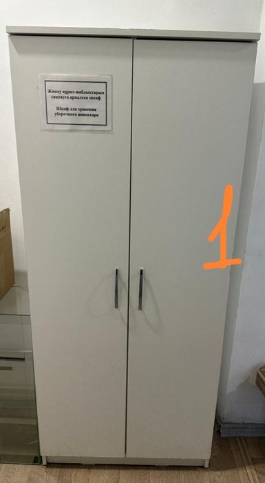 Витрины и шкафы для аптеки