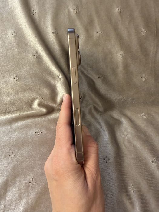 Продавам  iphone 16 pro/128 GB в перфектно състояние