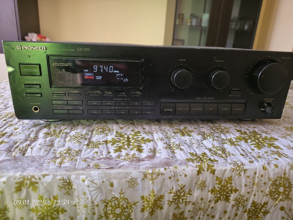 Усилвател с вградено радио Pioneer