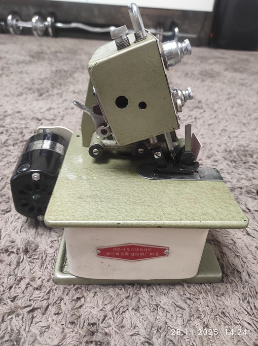 Оверлок трехниточный