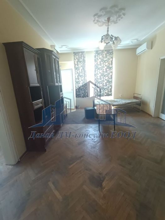 Дава се под наем Тристаен апартамент в Шумен, Център - 90 кв.м за 408 € - Снимка #1
