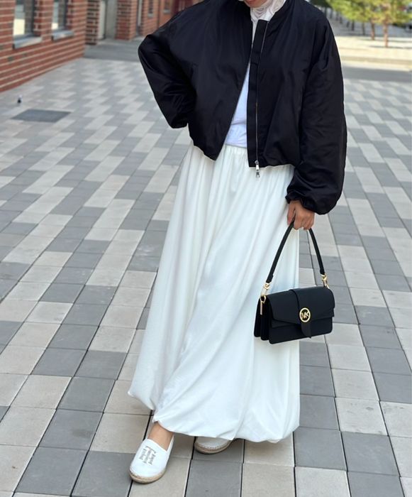 Легкий бомбер от Massimo Dutti