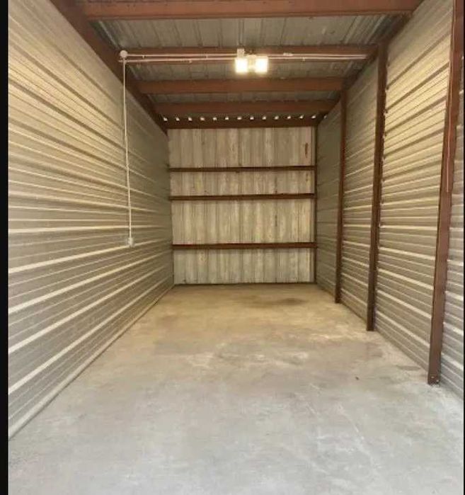 Inchiriere spatiu depozitare (self storage)