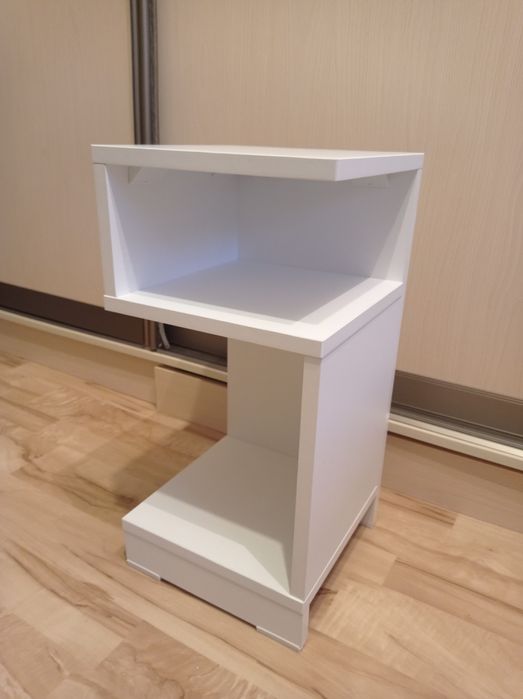 Столик прикроватный новый