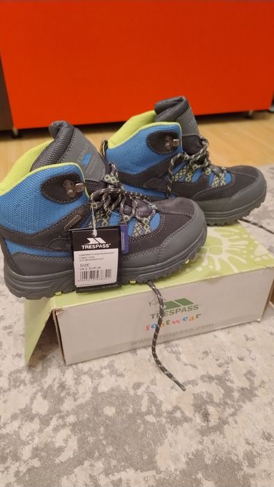 Ghete Trespass baieti