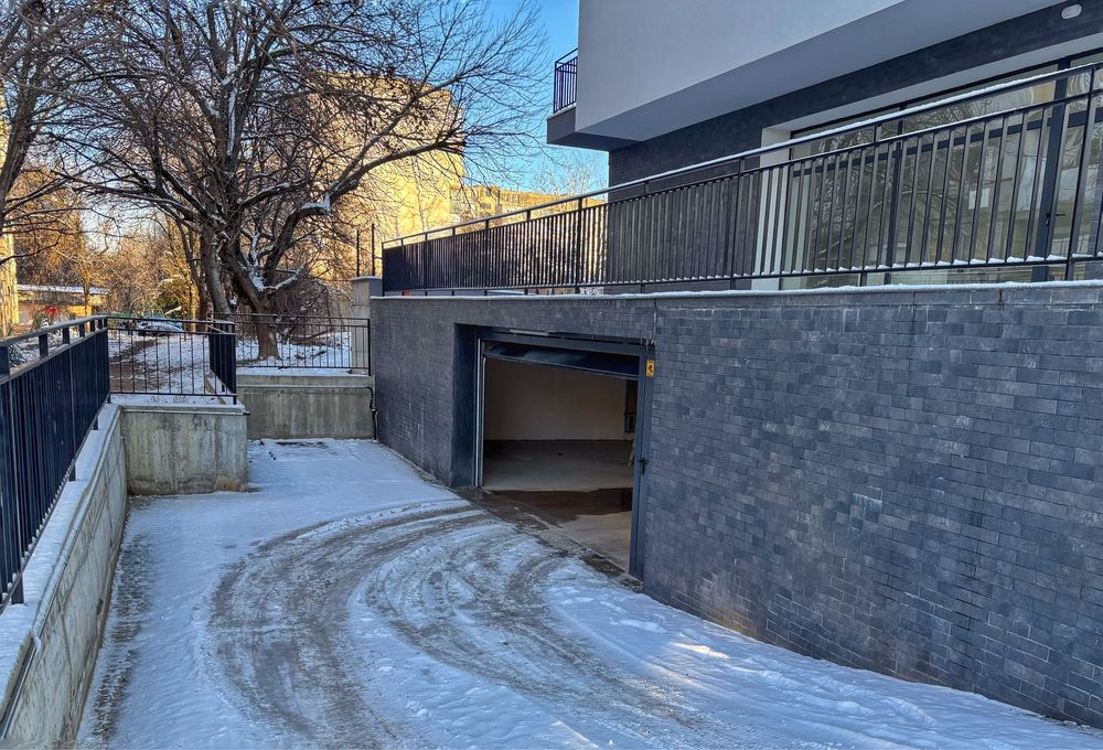 Продава паркоместа