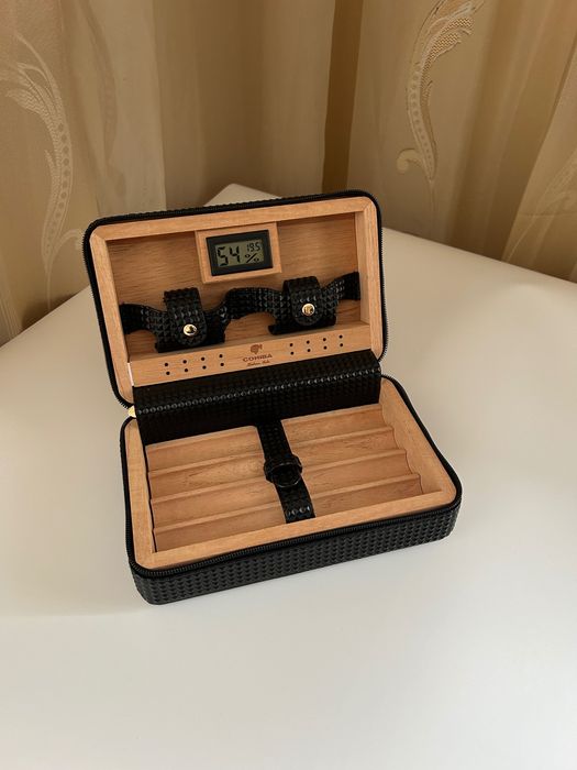 COHIBA хумидор за 4 пури – преносим, кожен, с дигитален хигрометър