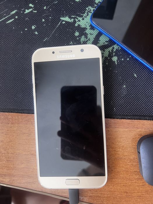 Продам Самсунг Галакси А8